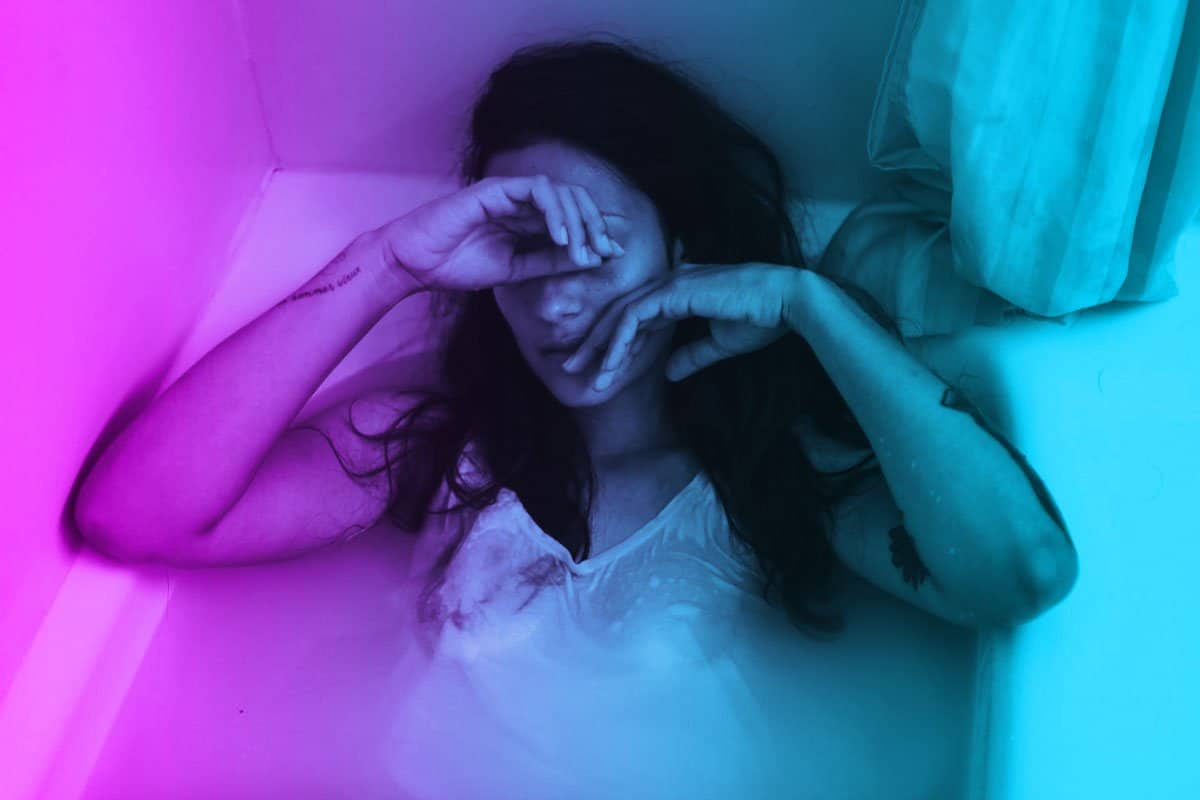 depressed woman toxic relationship soaking in bath