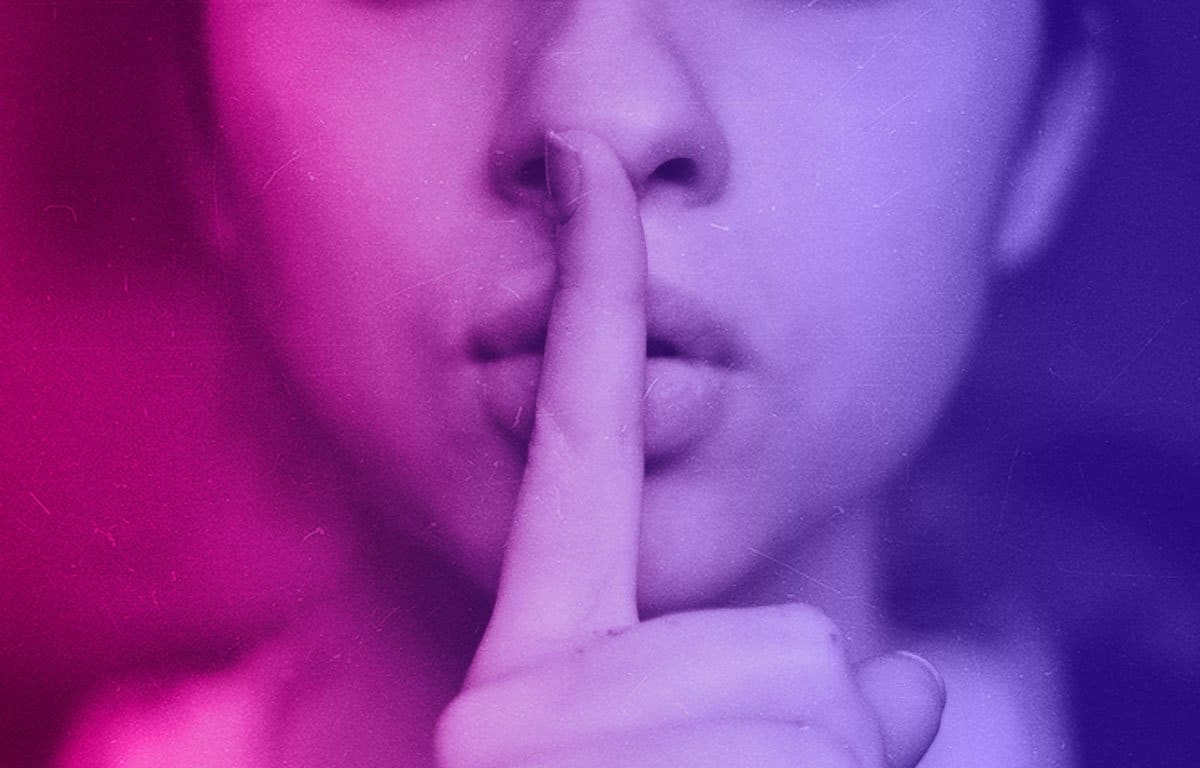 narcissist silent treatment with finger over lips