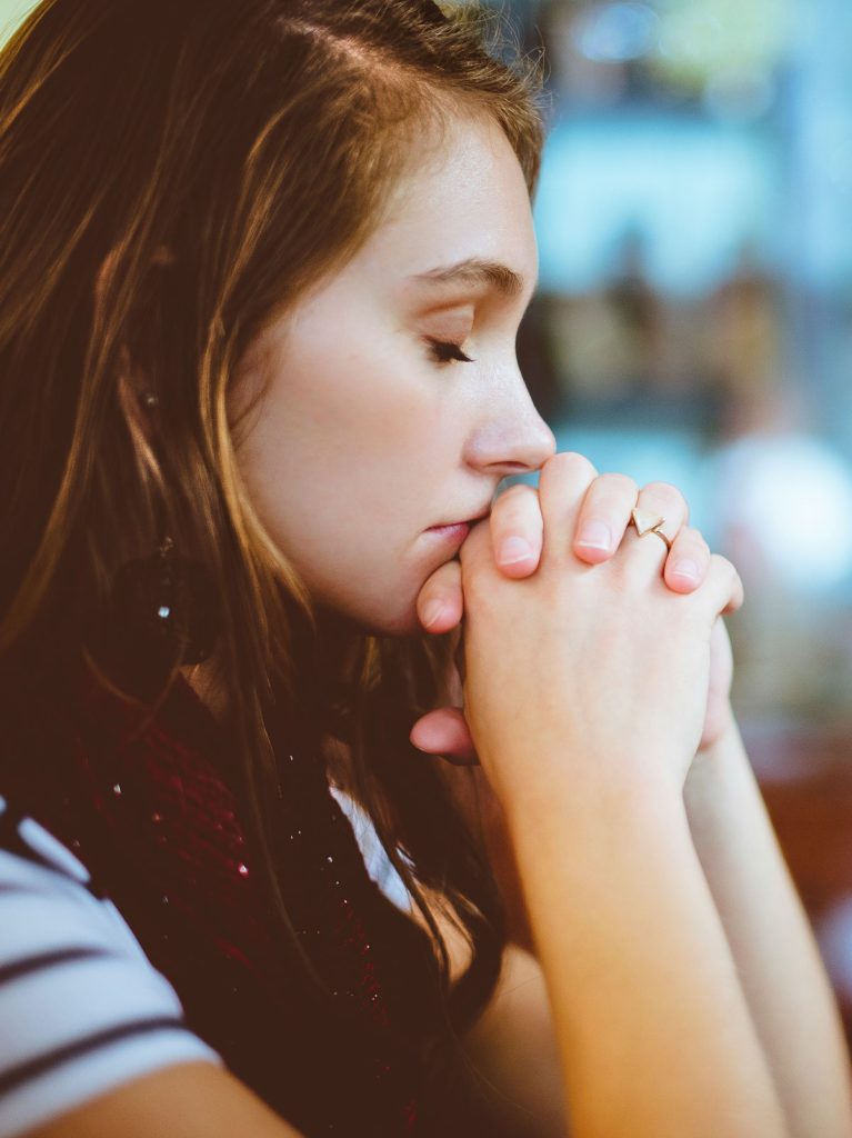 woman praying that her relationship with a narcissist can change

